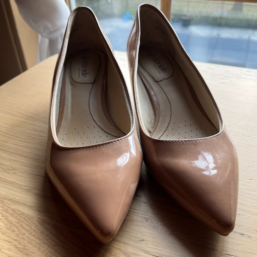 LifeStride Nude Patent Leather Minx Pump Heel - Size 7 wide